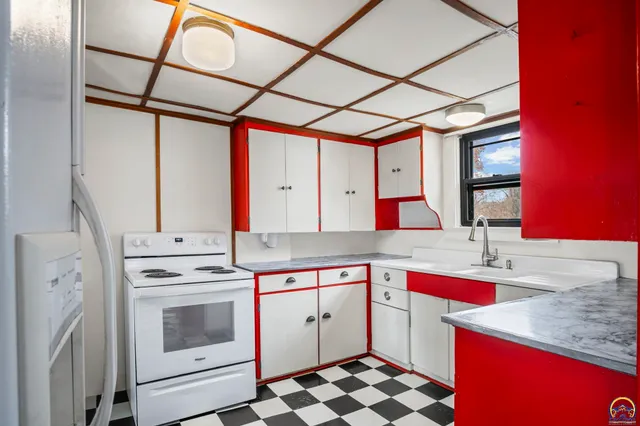 $130,000 | 306 Northeast Lyman Road, Topeka, KS 66608