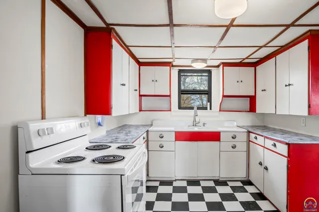 $130,000 | 306 Northeast Lyman Road, Topeka, KS 66608