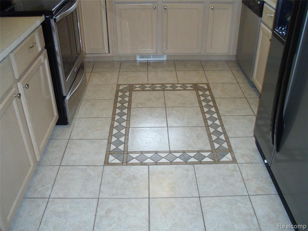 16841 Country Ridge Lane Macomb, MI 48044 - Photo 24 of 76