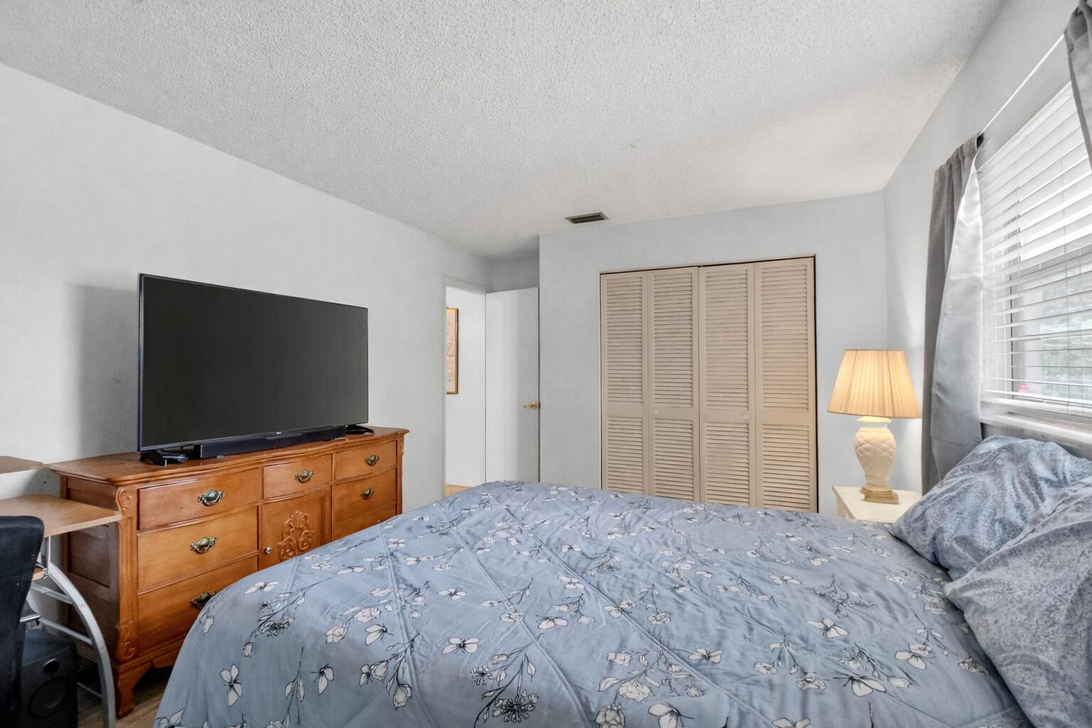 3120 Seagrape Road Lake Worth, FL 33462 - Photo 35 of 48 IMG_1944