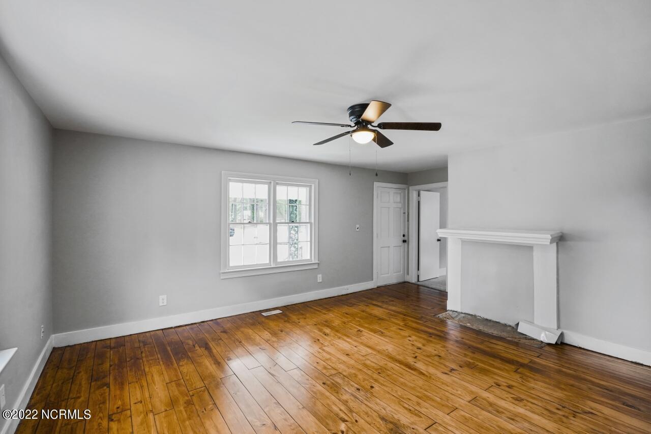1303 Sunnybrook Road South Wilson, NC 27893 - Photo 5 of 26 Living Room