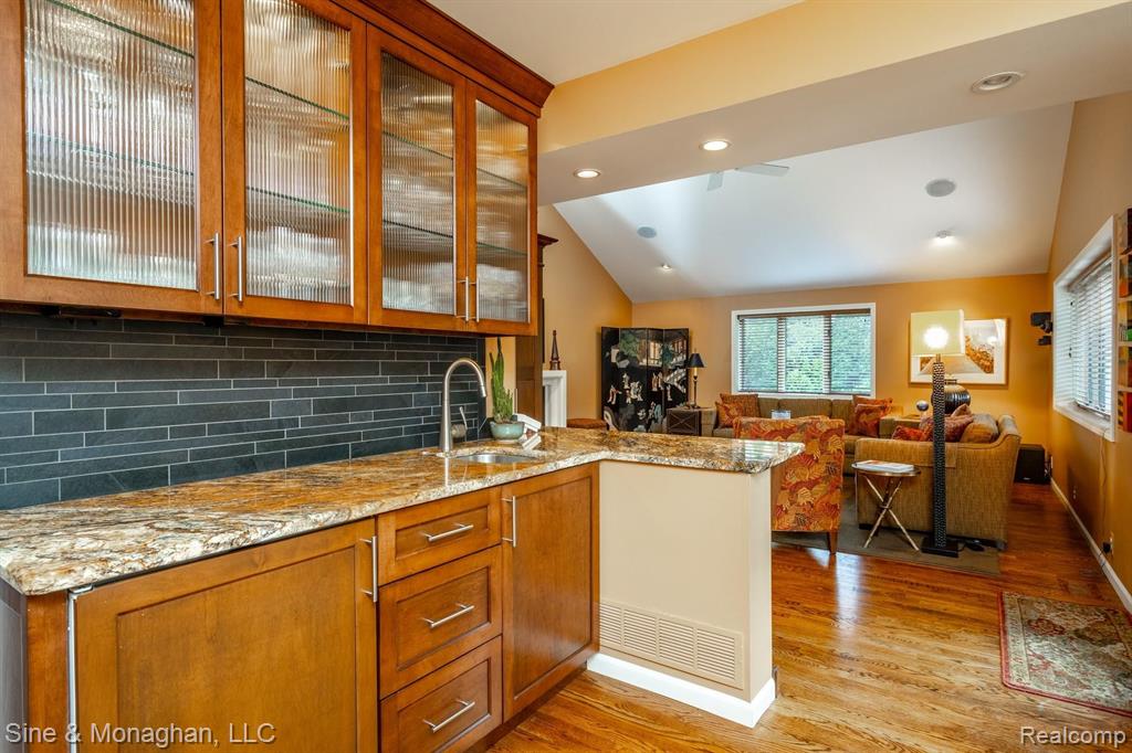 55 Shoreham Road Grosse Pointe Shores, MI 48236 - Photo 16 of 85