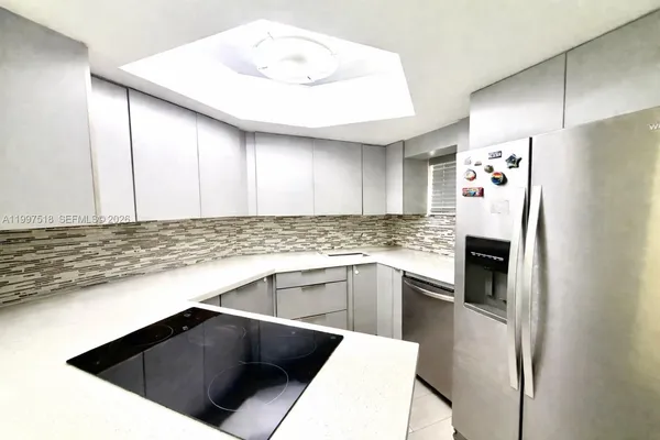 $2,200 | 8323 Lake Drive, Unit 402, Doral, FL 33166