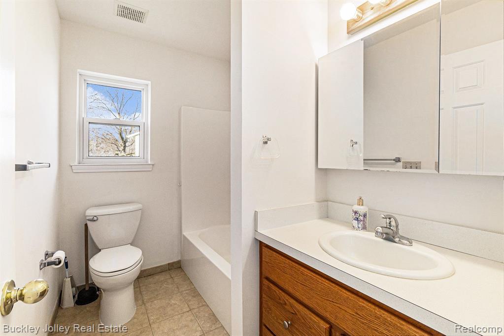 1160 Spencer Road Brighton, MI 48116 - Photo 10 of 24
