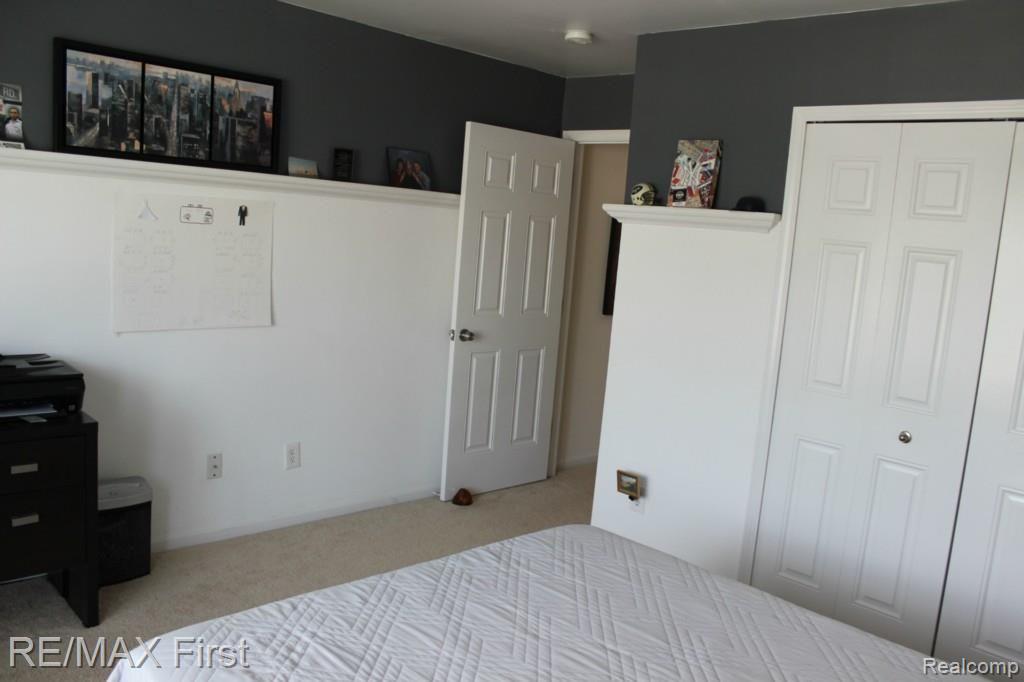 26036 Mariners Point New Baltimore, MI 48051 - Photo 30 of 57 IMG_7016.jpg