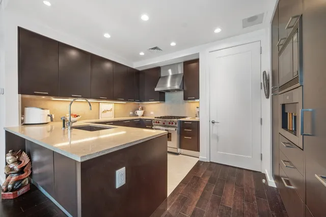 $975,000 | 200 Congress Avenue, Unit 13A, Austin, TX 78701