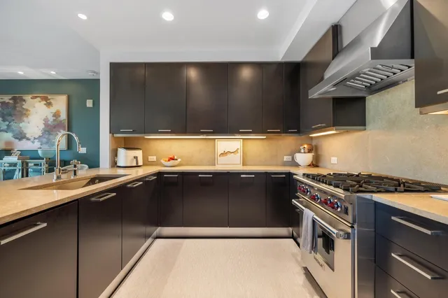 $975,000 | 200 Congress Avenue, Unit 13A, Austin, TX 78701