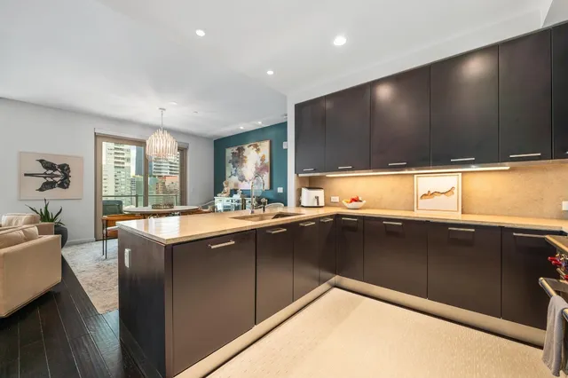 $975,000 | 200 Congress Avenue, Unit 13A, Austin, TX 78701