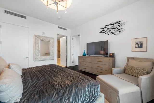 $975,000 | 200 Congress Avenue, Unit 13A, Austin, TX 78701