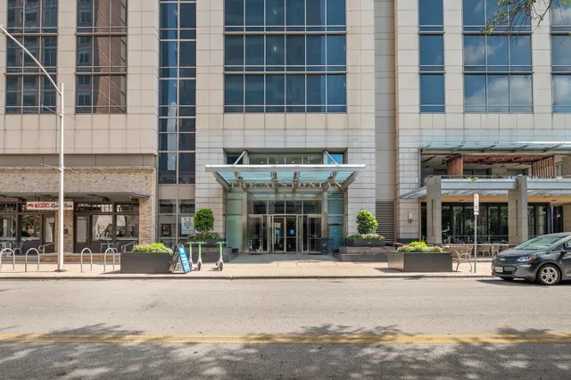 $975,000 | 200 Congress Avenue, Unit 13A, Austin, TX 78701