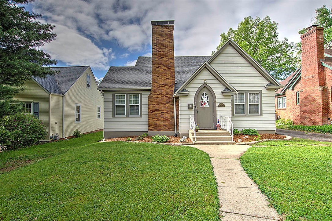 1935 West Forest Avenue Decatur, IL 62522 - Photo 1 of 22