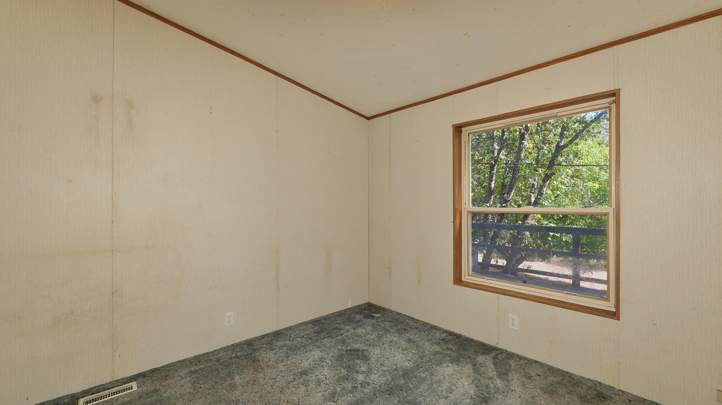 7161 Crowfoot Road Trail, OR 97541 - Photo 20 of 33 Bedroom 3