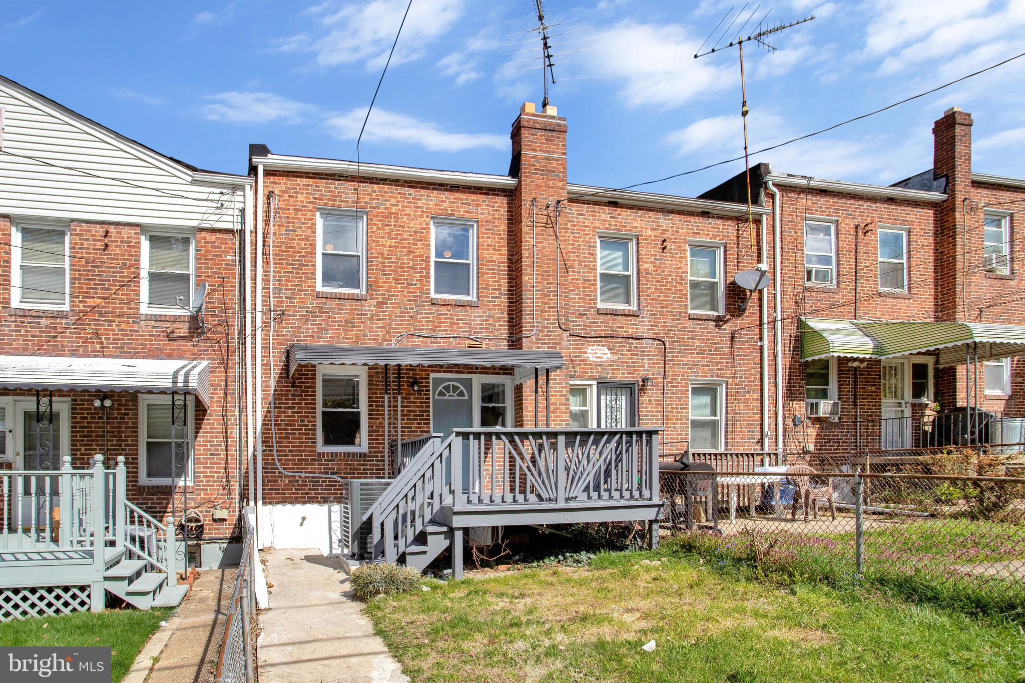 4439 Pen Lucy Road Baltimore, MD 21229 - Photo 24 of 40 Rear house/ Deck