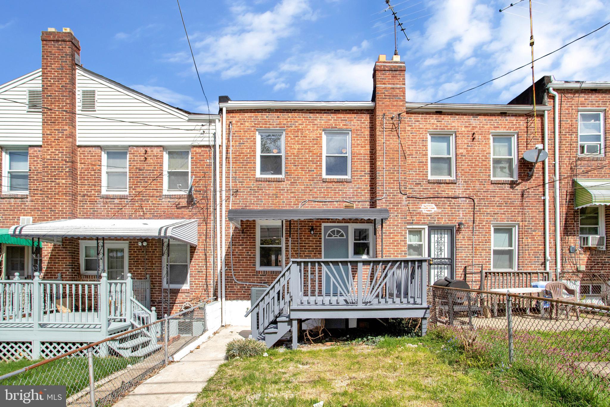 4439 Pen Lucy Road Baltimore, MD 21229 - Photo 5 of 40 Rear house