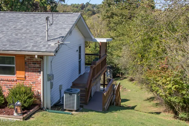 $299,900 | 203 Hilltop Drive, Bristol, VA 24202