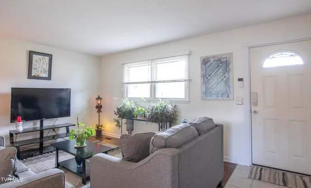 $299,900 | 203 Hilltop Drive, Bristol, VA 24202