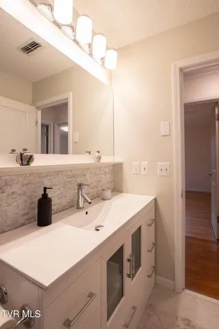 $299,900 | 203 Hilltop Drive, Bristol, VA 24202