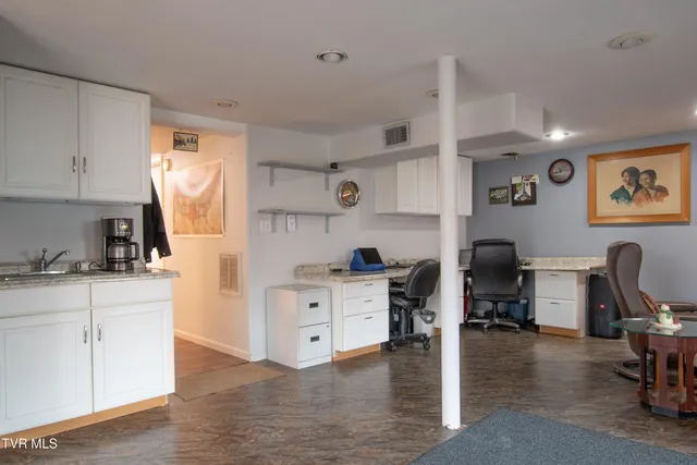 $299,900 | 203 Hilltop Drive, Bristol, VA 24202