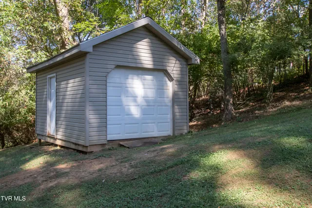 $299,900 | 203 Hilltop Drive, Bristol, VA 24202