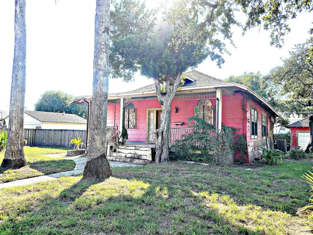 $199,900 | 819 North Austin Street, Rockport, TX 78382