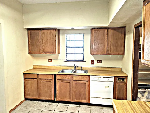 $199,900 | 819 North Austin Street, Rockport, TX 78382