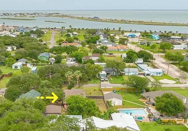 $199,900 | 819 North Austin Street, Rockport, TX 78382