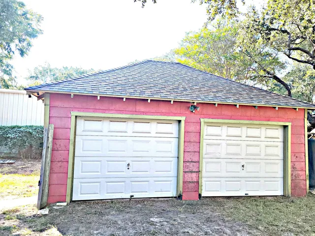 $199,900 | 819 North Austin Street, Rockport, TX 78382