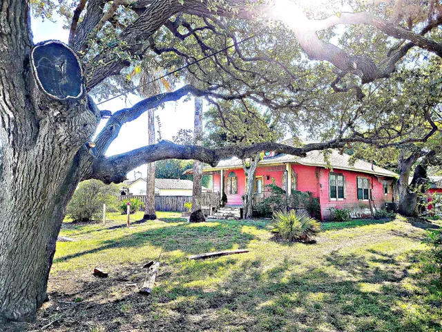 $199,900 | 819 North Austin Street, Rockport, TX 78382
