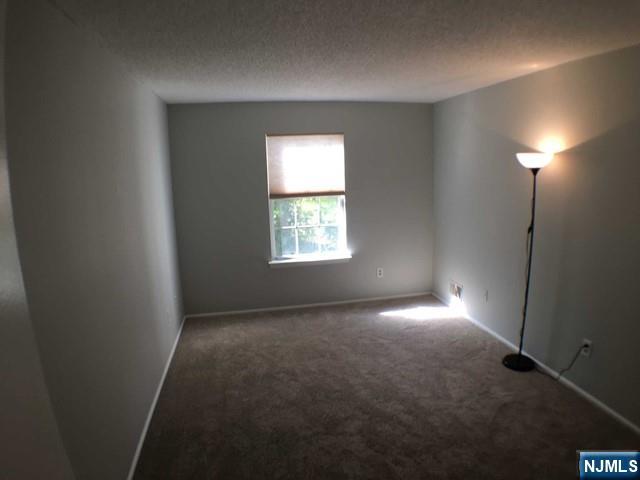 418 Poets Way Mahwah, NJ 07430 - Photo 11 of 29