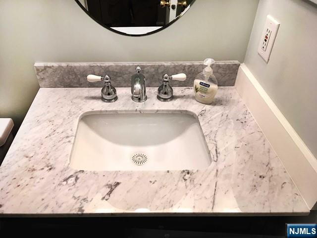 418 Poets Way Mahwah, NJ 07430 - Photo 14 of 29