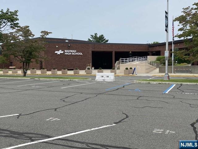 418 Poets Way Mahwah, NJ 07430 - Photo 26 of 29