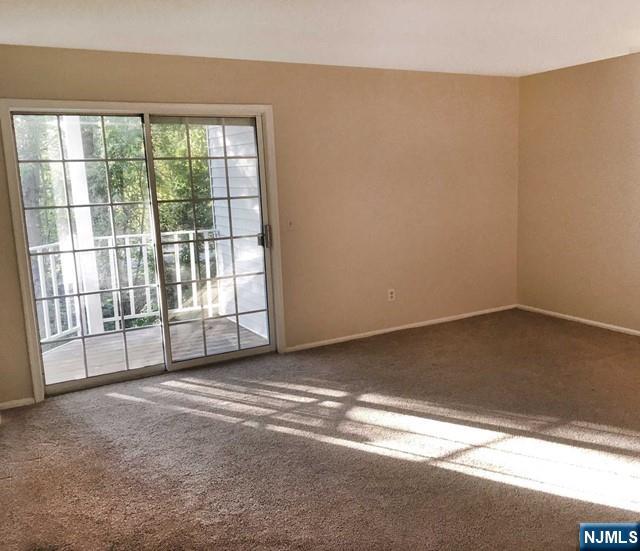 418 Poets Way Mahwah, NJ 07430 - Photo 3 of 29