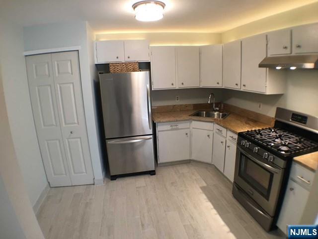 418 Poets Way Mahwah, NJ 07430 - Photo 7 of 29