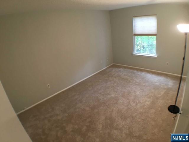 418 Poets Way Mahwah, NJ 07430 - Photo 10 of 29