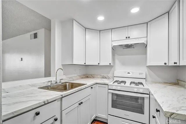 $350,000 | 600 West 3rd Street, Unit A115, Santa Ana, CA 92701