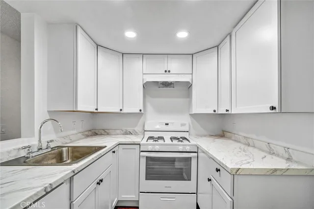 $350,000 | 600 West 3rd Street, Unit A115, Santa Ana, CA 92701