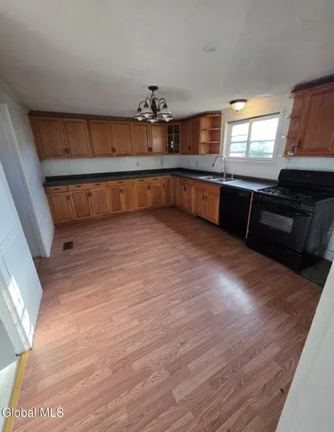 $195,000 | 1 Cambridge Road, Greenwich, NY 12834