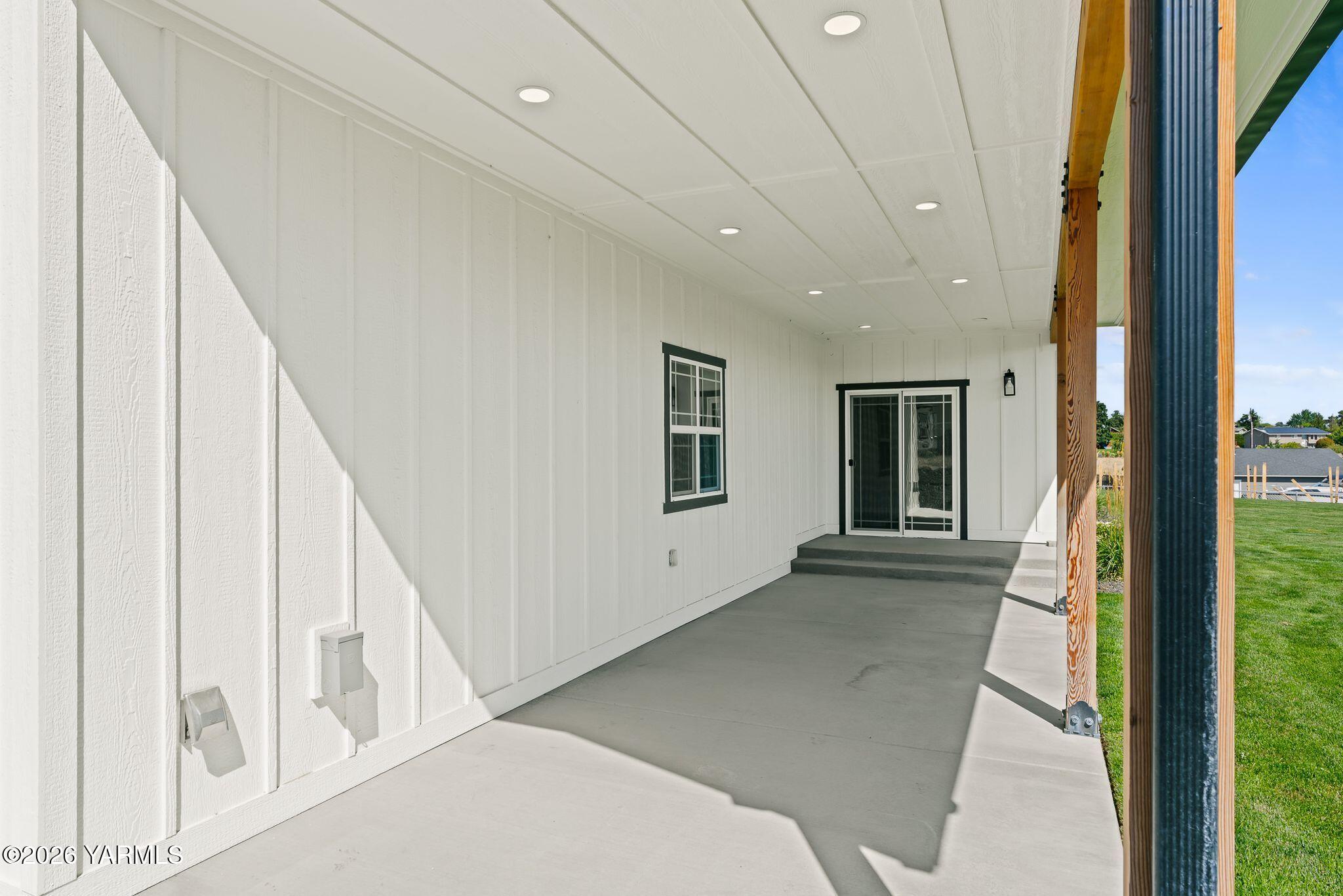 6406 Bittner Road Yakima, WA 98901 - Photo 34 of 47 Covered Patio Off the Primary Bedroom
