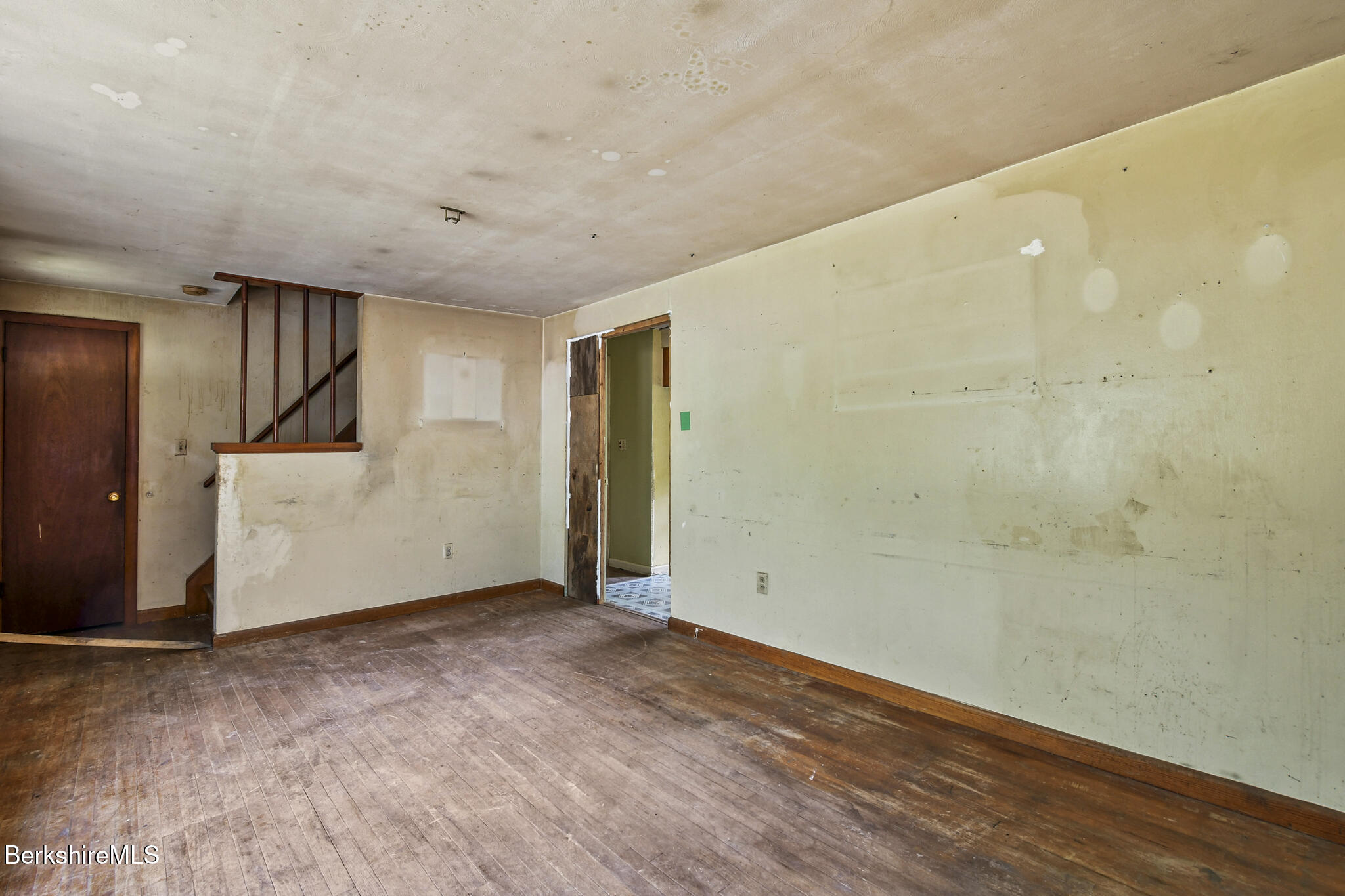 33 Granville Road Southwick, MA 01077 - Photo 11 of 30 33 Granville Rd, Southwick_Done006