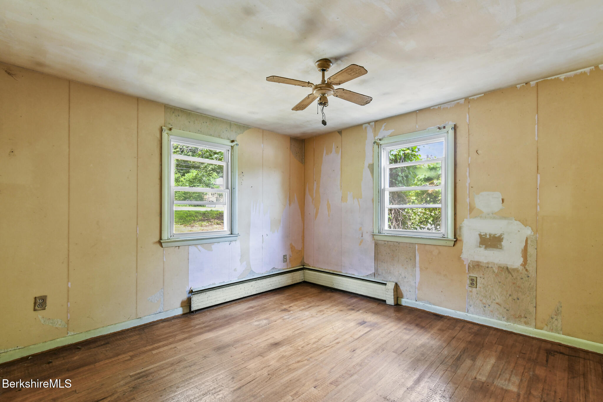 33 Granville Road Southwick, MA 01077 - Photo 15 of 30 33 Granville Rd, Southwick_Done010
