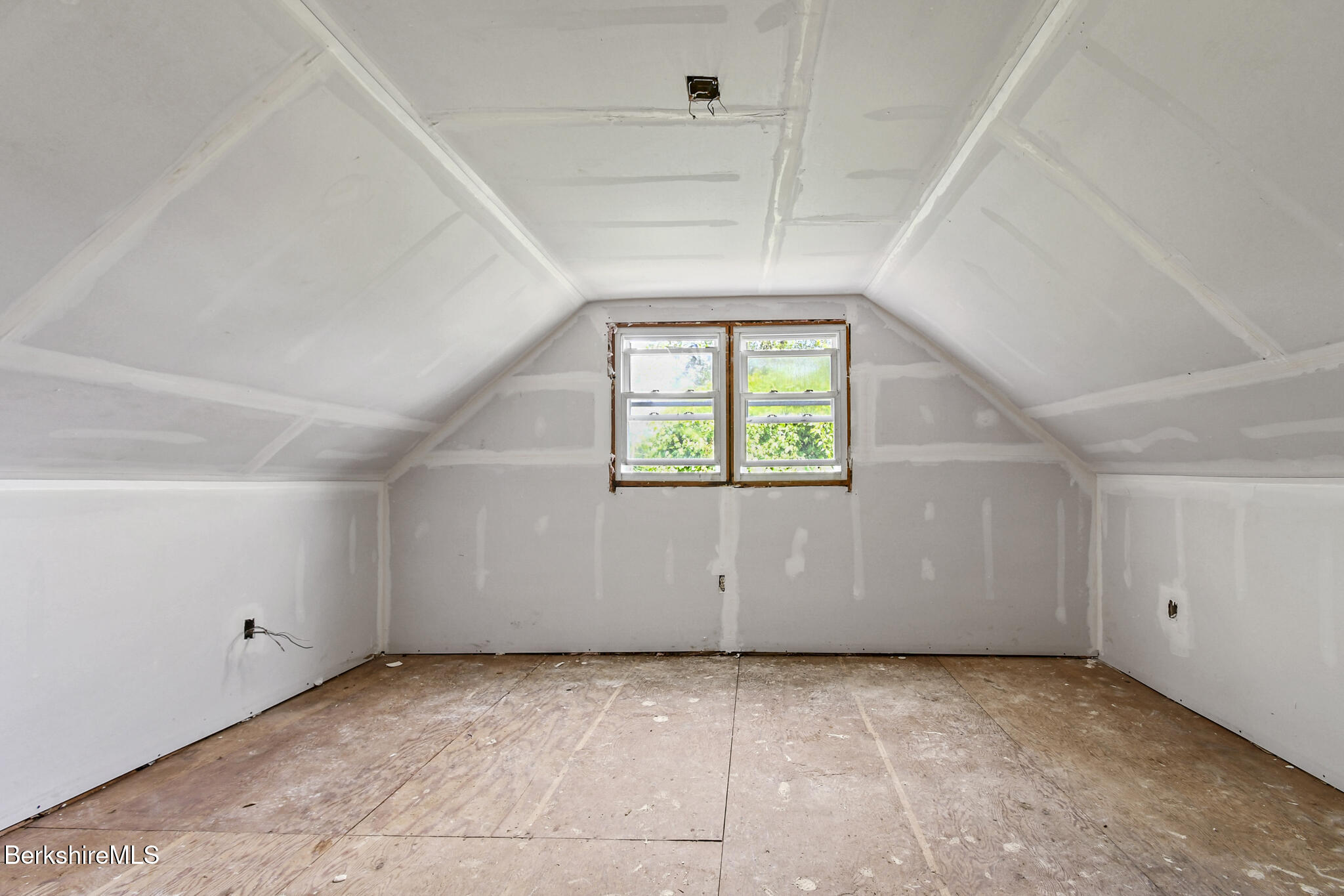 33 Granville Road Southwick, MA 01077 - Photo 19 of 30 33 Granville Rd, Southwick_Done014