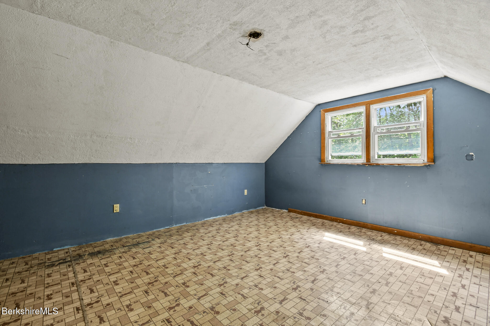 33 Granville Road Southwick, MA 01077 - Photo 23 of 30 33 Granville Rd, Southwick_Done018