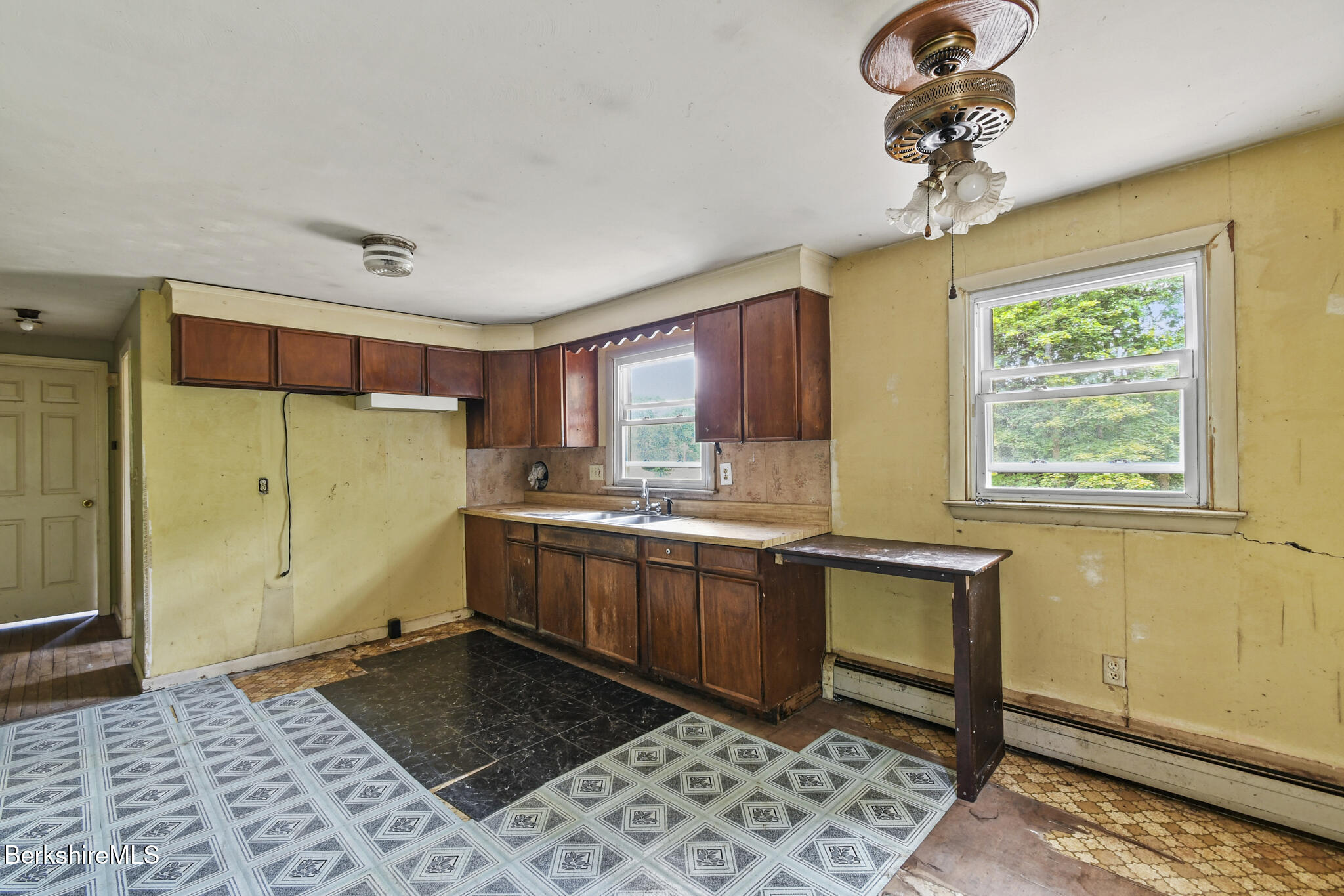33 Granville Road Southwick, MA 01077 - Photo 6 of 30 33 Granville Rd, Southwick_Done001