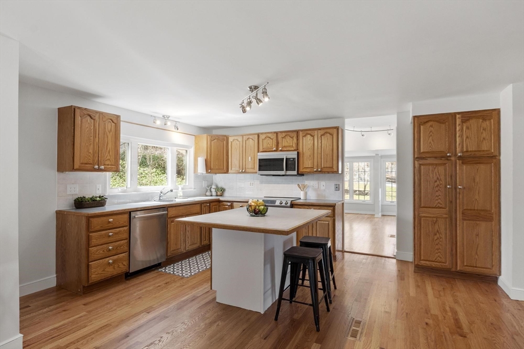 18 Gilman Road Billerica, MA 01862 - Photo 9 of 42 Gallery Image 9