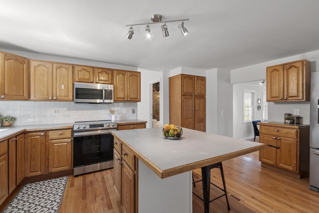 18 Gilman Road Billerica, MA 01862 - Photo 10 of 42 Gallery Image 10