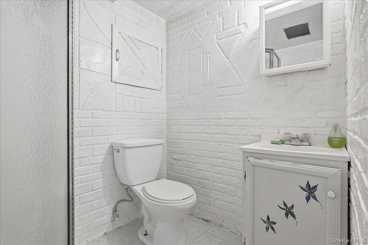 167 Lyon Street Valley Stream, NY 11580 - Photo 25 of 35