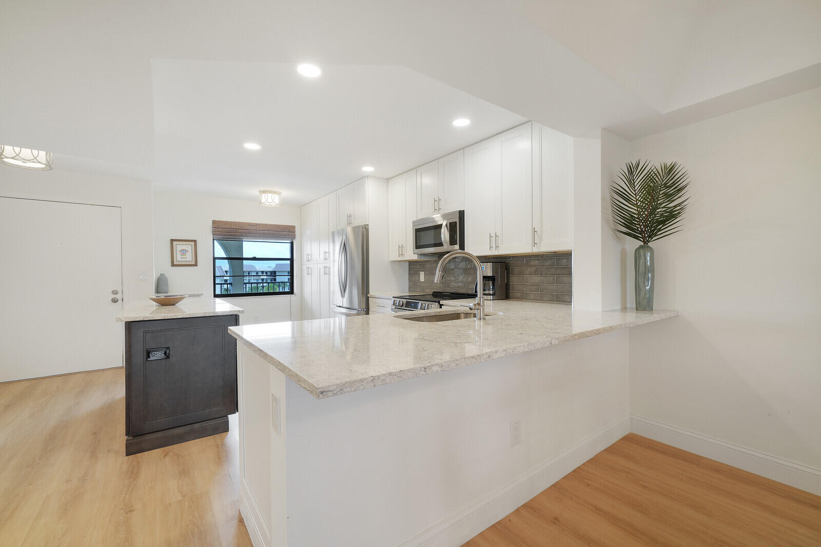 9220 Southwest 14th Street, Unit 3503 Boca Raton, FL 33428 - Photo 17 of 35 Kitchen