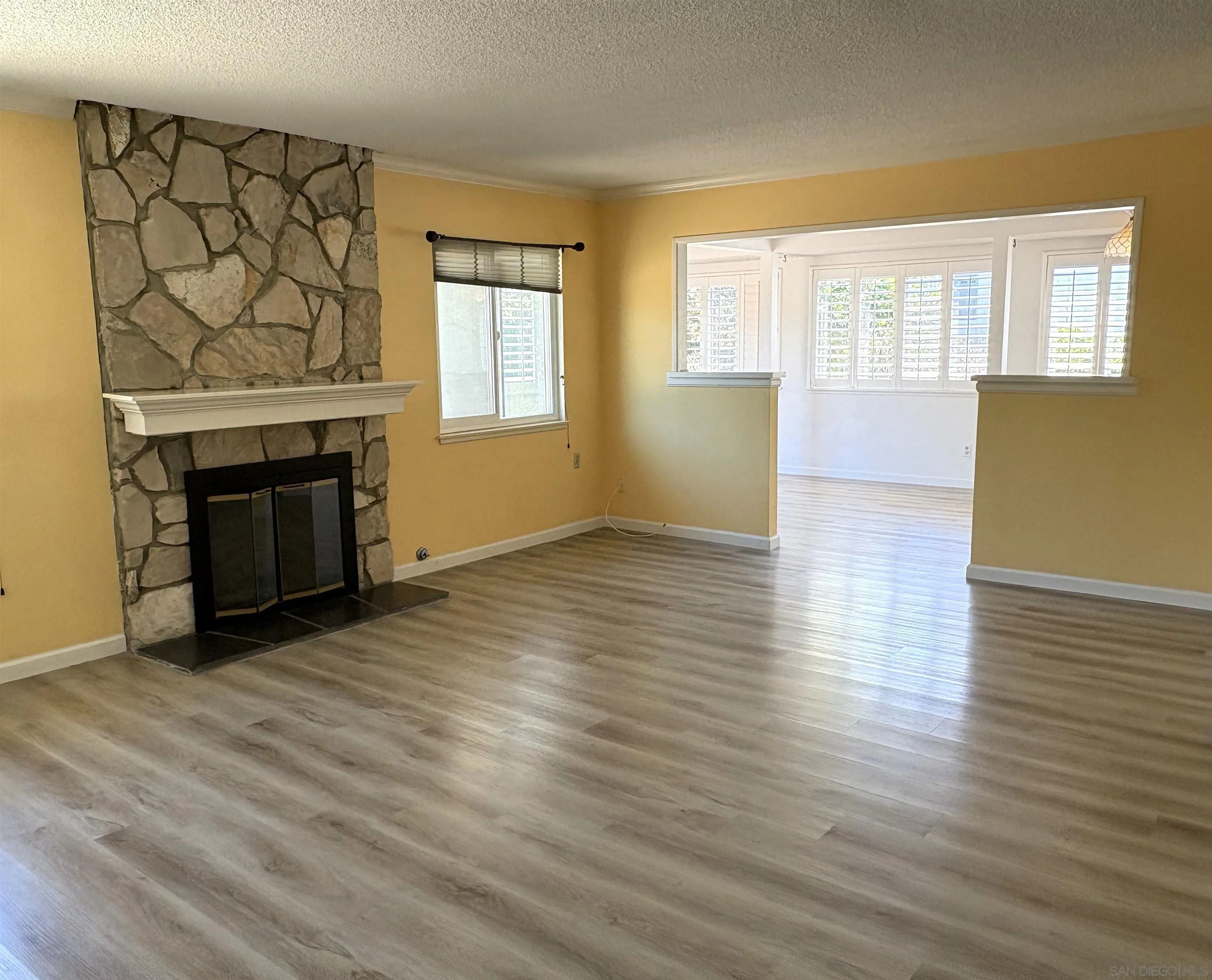 12040 Callado Road San Diego, CA 92128 - Photo 4 of 19 Living Room