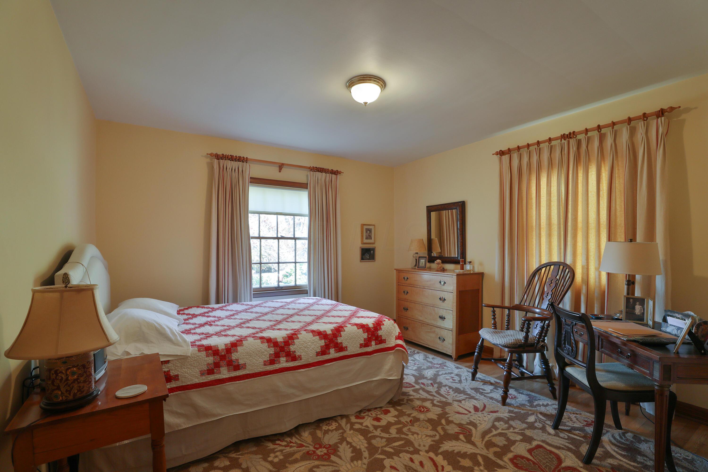 4436 Zeller Road Columbus, OH 43214 - Photo 20 of 42 First floor front bedroom