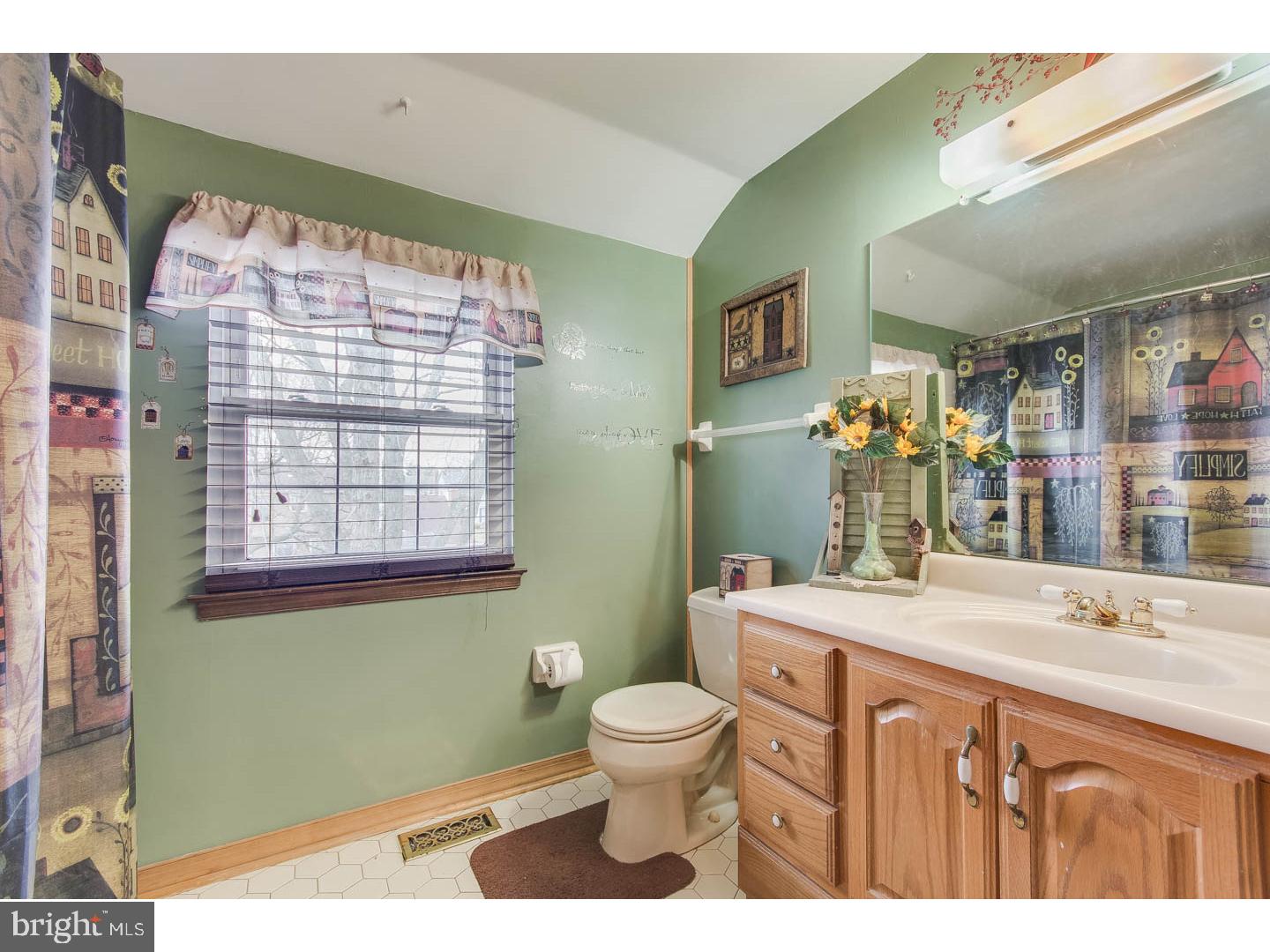 13 Dorado Road Clementon, NJ 08021 - Photo 22 of 24 Bathroom